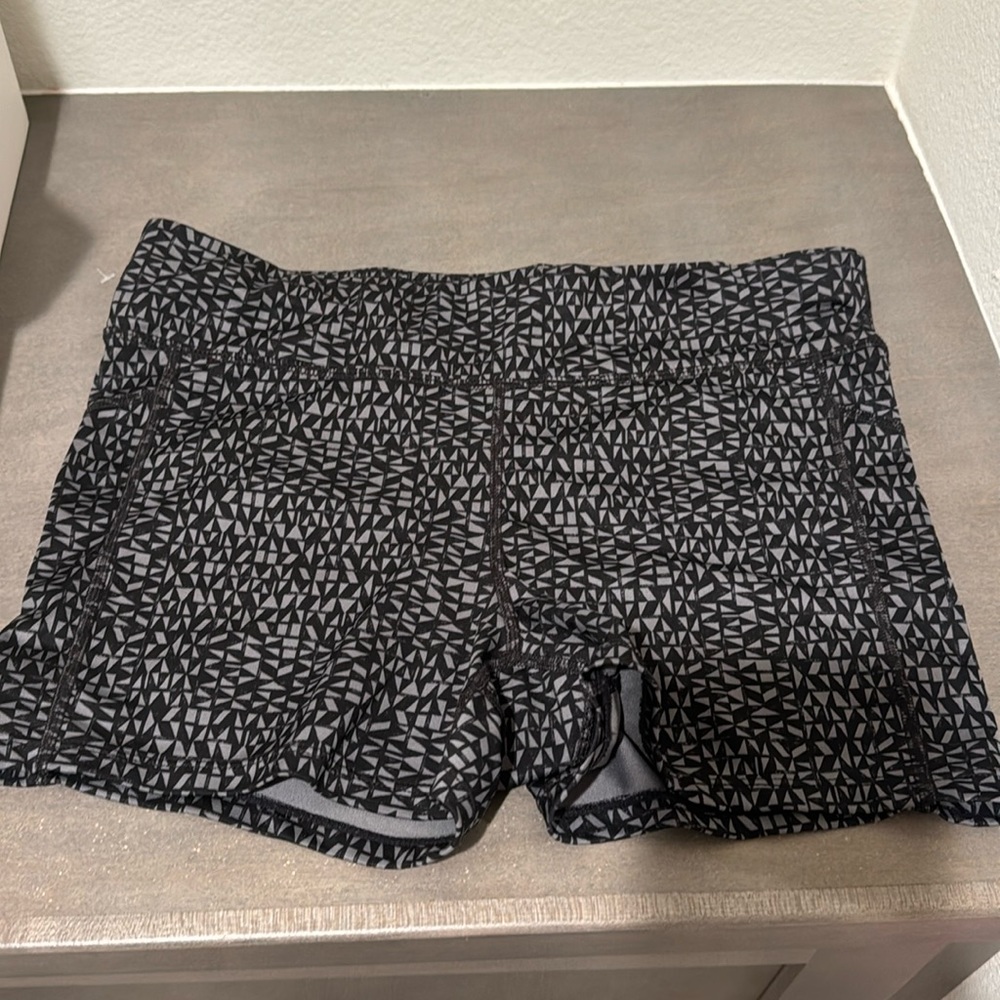 Xersion fitted active wear shorts size M